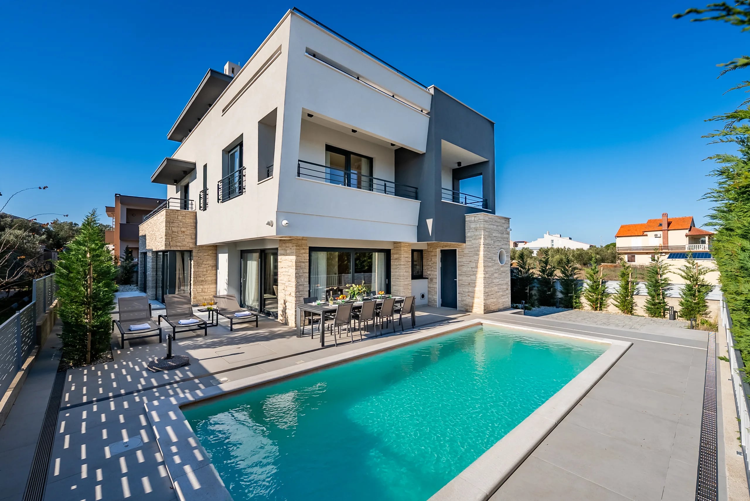 Villa Tamaris exterior with pool and sea views